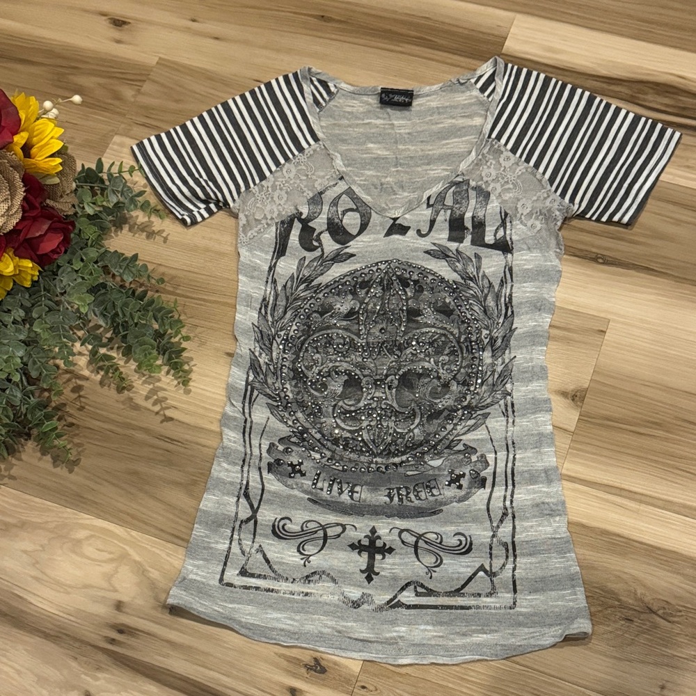 Daytrip Gray and Black Striped Graphic Tee